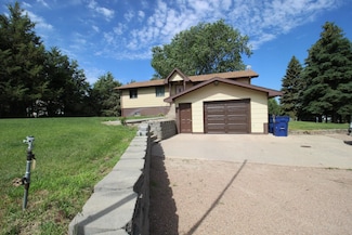 164 Cedar Lane Dr, North Platte, NE 69101