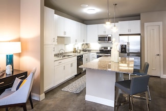 908 N Bishop Ave Unit 2-104, Dallas, TX 75208