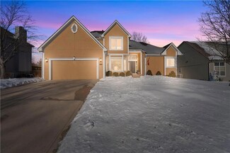 2316 SW 10th St, Lees Summit, MO 64081