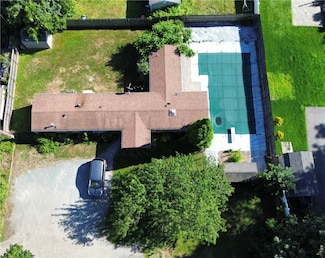 44 Clegg Ave, Tiverton, RI 02878