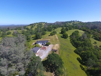32 Oak Leaf Ln, Valley Springs, CA 95252