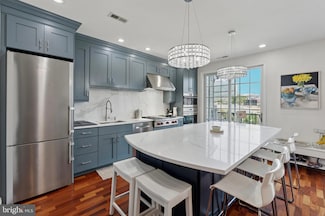 406 Regatta Dr, Philadelphia, PA 19146