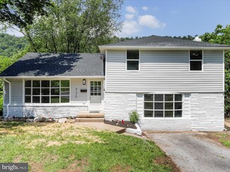 535 Harrison Ave, Berkeley Springs, WV 25411