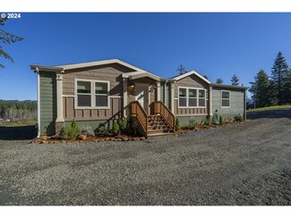 700 Sweet Ln, Cottage Grove, OR 97424