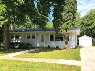 213 N 5th Ave, Walworth, WI 53184