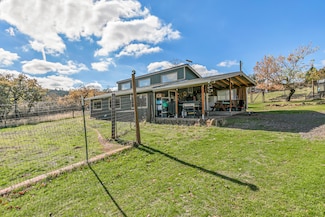 6536 Shadow Glen Dr, Eagle Point, OR 97524