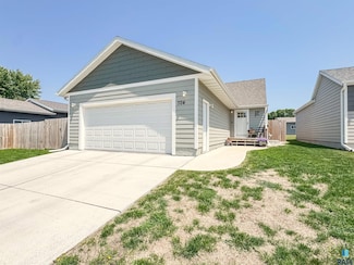 704 S Sneve Ave, Sioux Falls, SD 57103