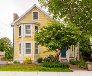 22 Hartford St, Bedford, MA 01730