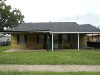 402 3rd St SE, Springhill, LA 71075