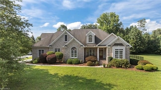 7611 Trebbiano Dr, Kernersville, NC 27284