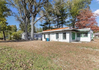 701 E Saginaw Rd, Sanford, MI 48657