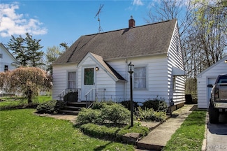 8414 Maplewood Dr, Gasport, NY 14067