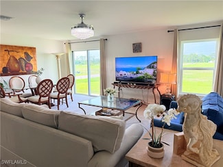 726 NW Douglas Cir, Cape Coral, FL 33993