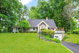 135 N Hampton Dr, White Plains, NY 10603