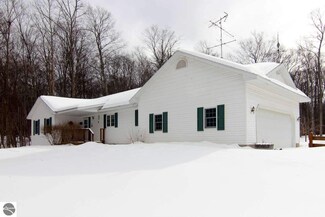 12000 E Tatch Rd, Northport, MI 49670