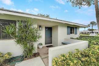 828 Club Dr, Palm Beach Gardens, FL 33418