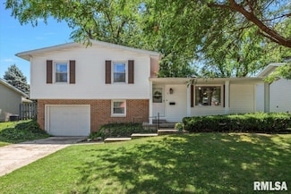 3 Sommerset Dr, Jacksonville, IL 62650