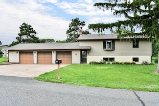32 W 21st St, Cochrane, WI 54622