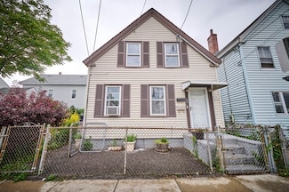 19 Elm St, Lowell, MA 01852