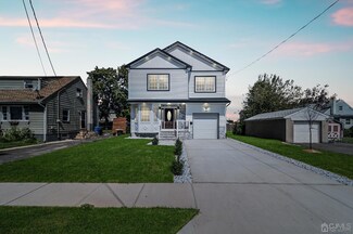 57 Spruce St, Port Reading, NJ 07095