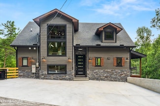 622 Coronation St, Gatlinburg, TN 37738