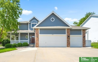 908 Wicklow Rd, Papillion, NE 68046