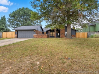 303 Gawf Ln, Muskogee, OK 74403