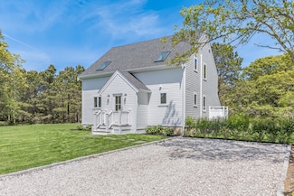 61 Dodgers Hill Rd, Edgartown, MA 02539