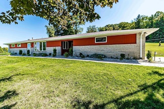1909 Halleck Rd, Morgantown, WV 26508