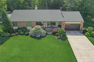 105 Old Orchard Ln, Orchard Park, NY 14127