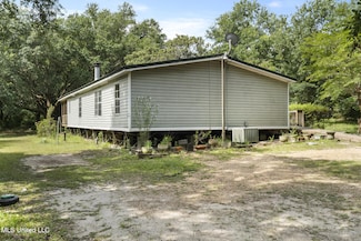 22219 McGhee Dr, Saucier, MS 39574