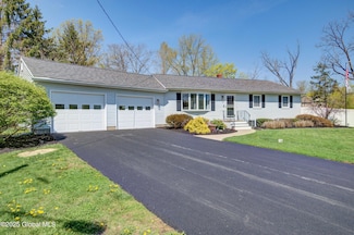 10 Thatcher Dr, Altamont, NY 12009