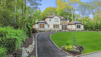 21 Arista Dr, Dix Hills, NY 11746