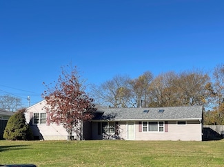 14 Glendale Ave, Tiverton, RI 02878