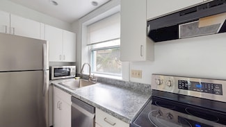 584 Chapel St Unit 1 Garden, New Haven, CT 06511