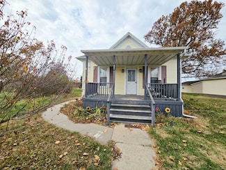 224 Academy St, Cameron, IL 61423