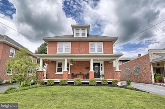 583 W Main St, New Holland, PA 17557