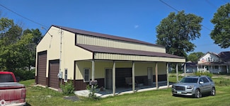 215 E 3rd St, Seymour, IA 52590