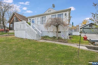 19 Pearl St, Bloomingdale, NJ 07403