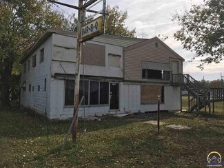 1726 SW Harrison St, Topeka, KS 66612