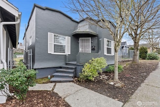 1105 6th St, Bremerton, WA 98337