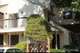 604 Woodbridge Commons Way Unit 4, Iselin, NJ 08830