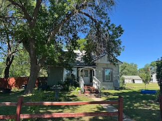 11 N Cedar St, Red Cloud, NE 68970