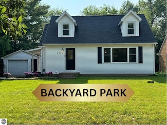 2925 Dartmouth Dr, Midland, MI 48642