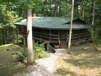 1555 Brown Creek Dr, Crossville, TN 38571