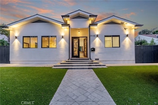 19148 Oxnard St, Tarzana, CA 91356