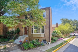 2867 Sutton Oaks Ln, Vienna, VA 22181