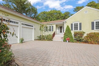 320 Quinaquisset Ave, Mashpee, MA 02649