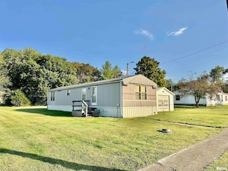 527 S Washington St SW, Clay City, IL 62824