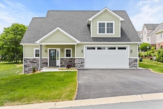 13 Avonwoods Dr, Staunton, VA 24401